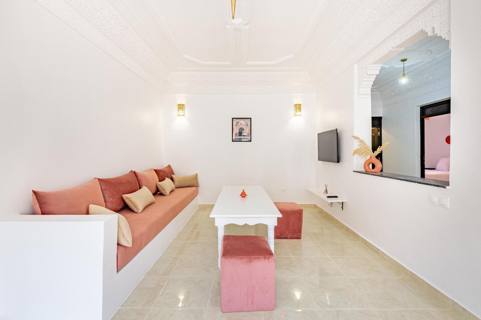Riad Elegant Et Convivial, Piscine Chauffee & Spa, Familles & Couples Marrakesh Exterior photo